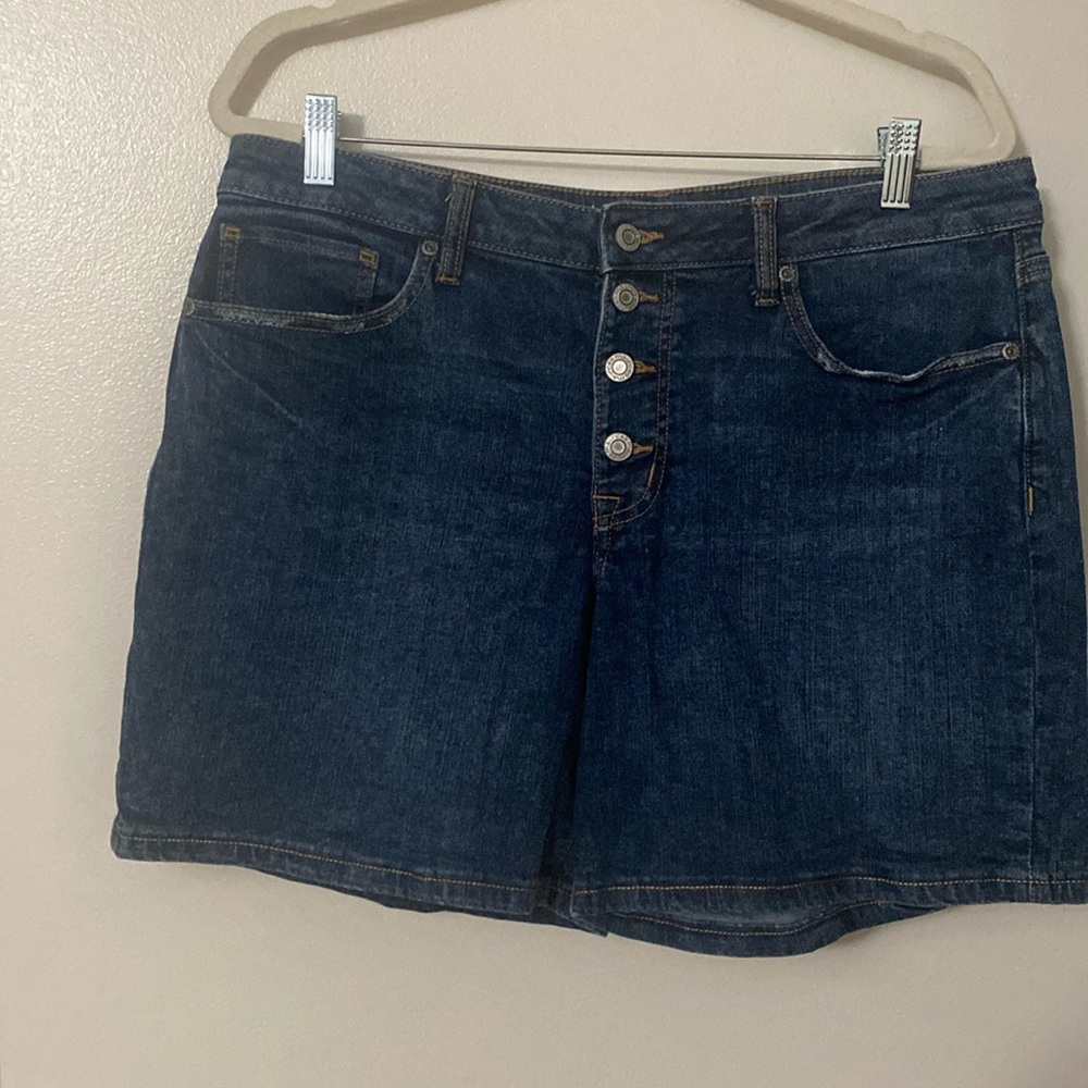 EUC mid rise jean short